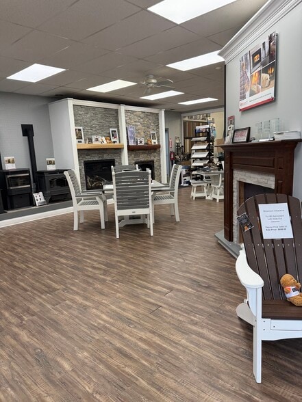 More Photos Of 571 Broad St, New London Freestanding For Lease