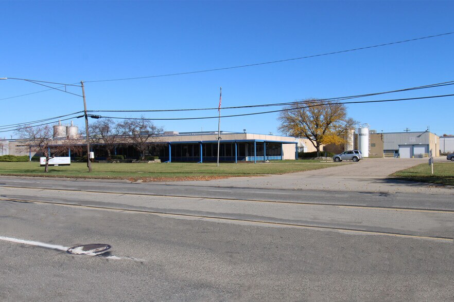More Photos Of 24030-24060 Hoover Rd, Warren Manufacturing For Sale