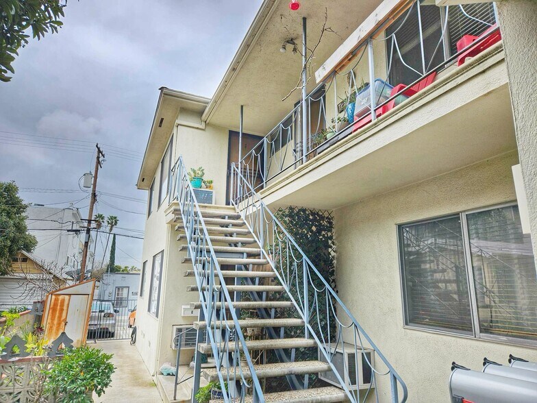 More Photos Of 300 E Valencia Ave, Burbank Apartments For Sale