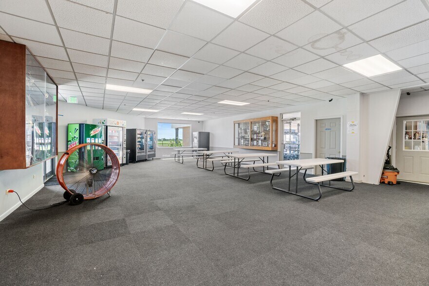 More Photos Of 10850 W Laraway Rd, Frankfort General Retail For Lease