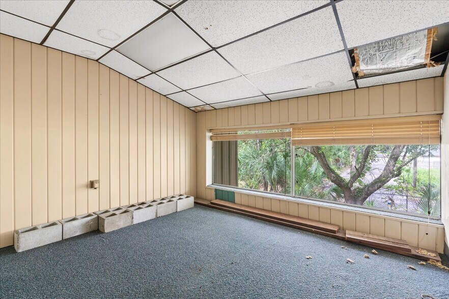 More Photos Of 1001 NE Waldo Rd, Gainesville Office For Sale
