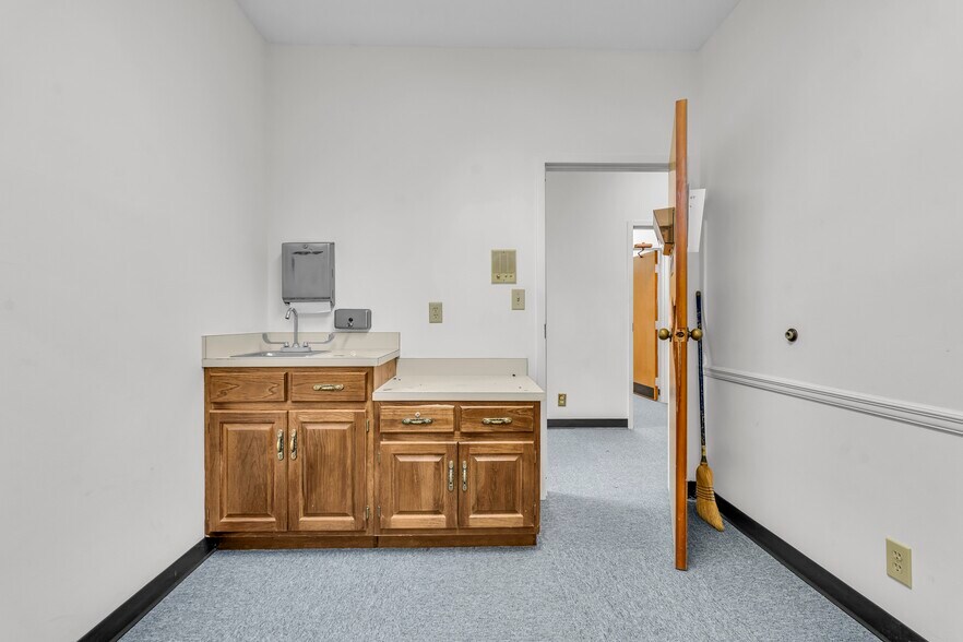 More Photos Of 2403 5th St N, Columbus Medical For Sale