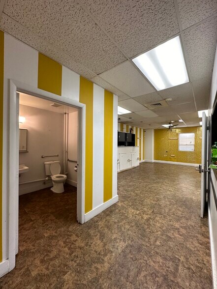 More Photos Of 4719-4731 Stamp Rd, Temple Hills Service For Sale