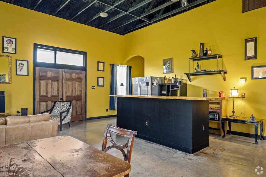 More Photos Of , New Braunfels General Retail For Sale