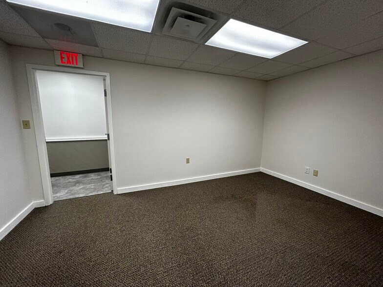 More Photos Of 6820 Roosevelt Ave, Middletown Medical For Lease