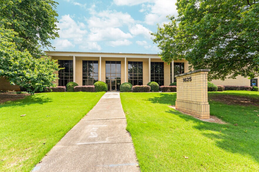 More Photos Of 1625 Stone Ridge Dr, Stone Mountain Warehouse For Lease
