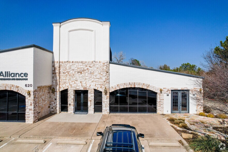 More Photos Of 620 E Southlake Blvd, Southlake Medical For Lease