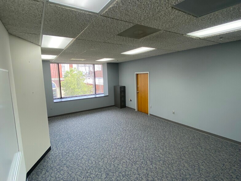 More Photos Of 165 W Center St, Marion Medical For Lease