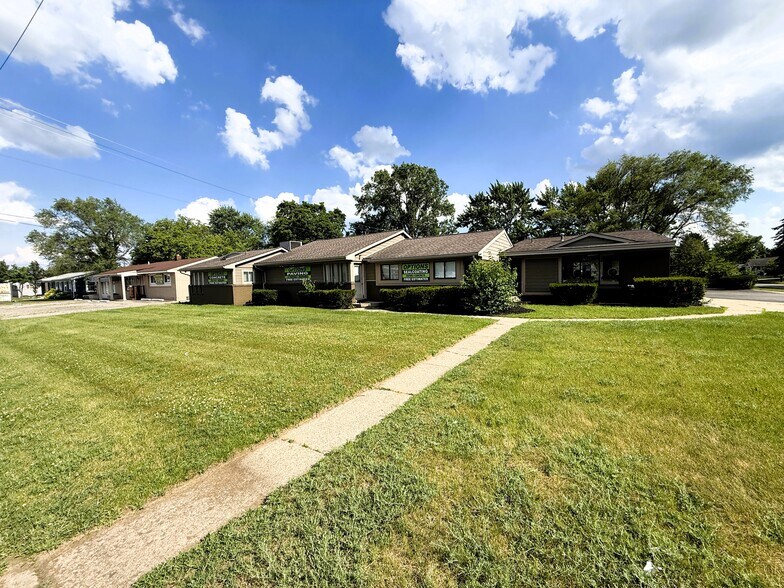 Primary Photo Of 5685 Highland Rd, Waterford Medical For Sale