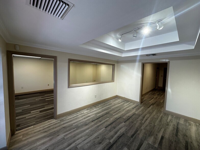 More Photos Of 12600 S Belcher Rd, Largo Flex For Lease