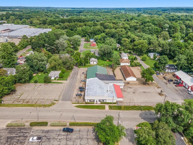 More Photos Of 600 N Clark St, Albion Auto Dealership For Sale
