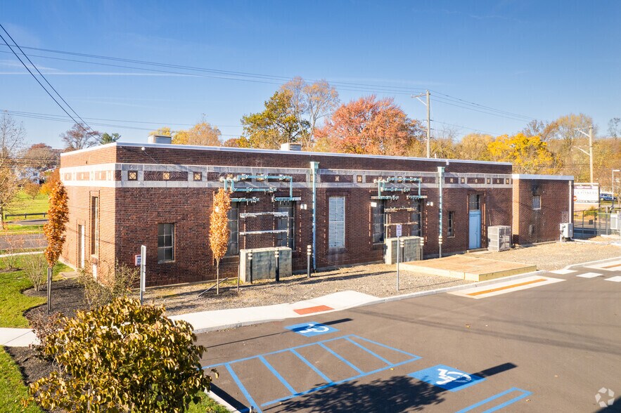 Primary Photo Of 357 Highland Ave, Glenside Medical For Lease