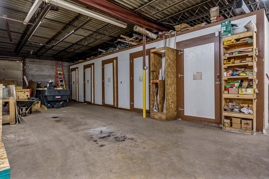More Photos Of 415 N 3rd St, Rockford Light Distribution For Lease
