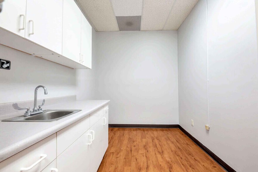 More Photos Of 241 W Olive Ave, Burbank Medical For Lease