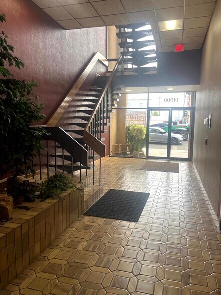More Photos Of 14900 Ventura Blvd, Sherman Oaks Office For Lease