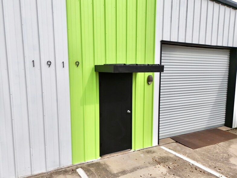 More Photos Of 1917 W Bowie St, Fort Worth Loft Creative Space For Lease