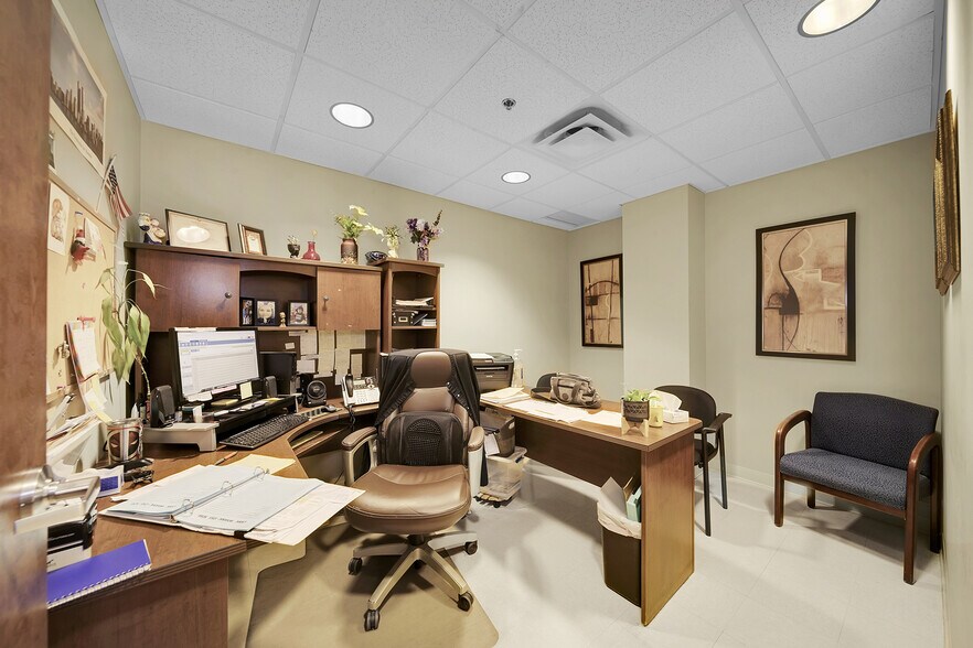 More Photos Of 350 N Pine Island Rd, Plantation Medical For Lease