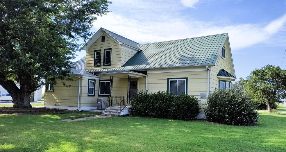 More Photos Of 853 KS-19 Hwy, Larned Warehouse For Sale