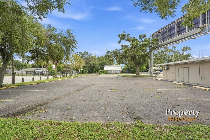 More Photos Of 617 10th St E, Bradenton Freestanding For Sale