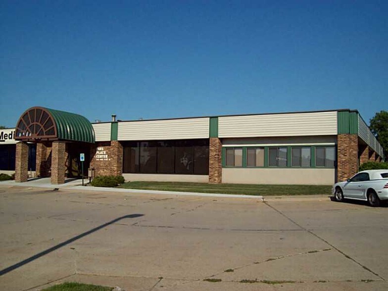 More Photos Of 1241 Park Pl NE, Cedar Rapids Office For Lease