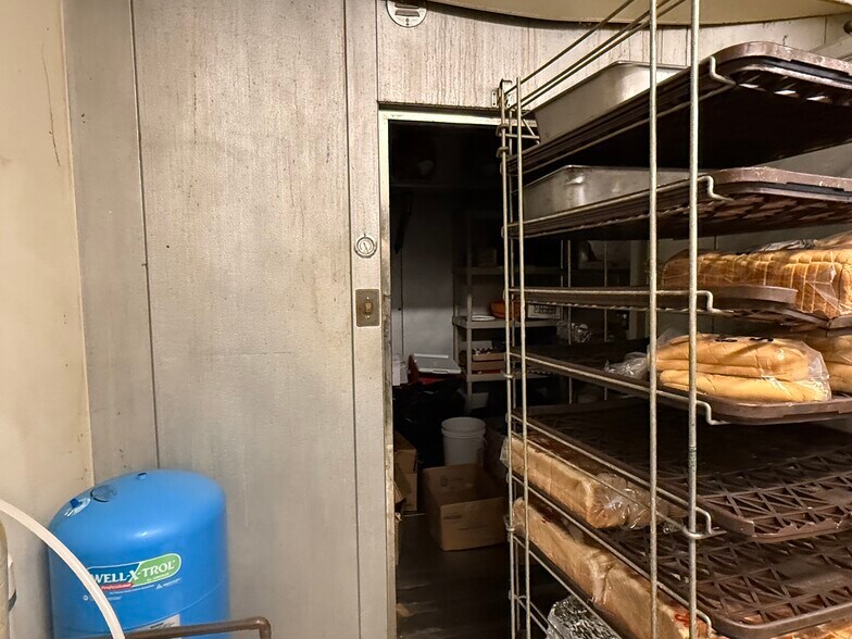 More Photos Of 619 Central Ave E, Edgewater Restaurant For Lease