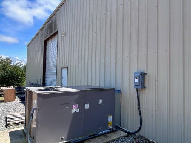 More Photos Of 409 Highway 64, Ocoee Showroom For Sale