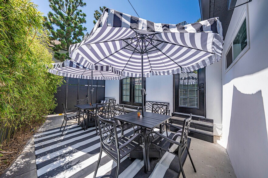 More Photos Of 218 Venice Way, Venice Multifamily For Sale