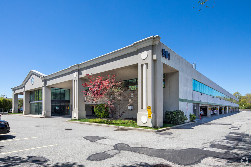 Primary Photo Of 901 Stewart Ave, Garden City Medical For Sale