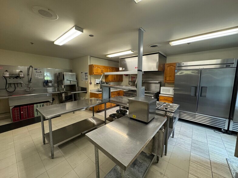 More Photos Of 725 Gibralter St, Norfolk Flex For Sale