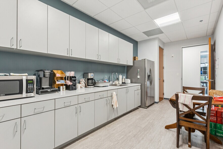 More Photos Of 235 Magrath Darby Blvd, Mount Pleasant Office For Lease