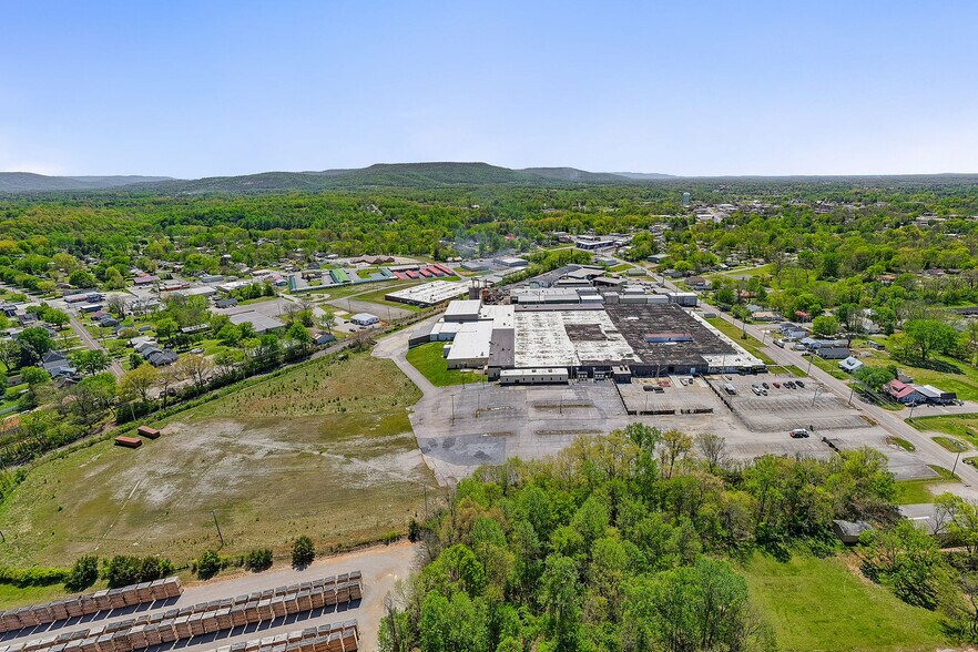 More Photos Of 204 Red Rd, McMinnville Warehouse For Sale