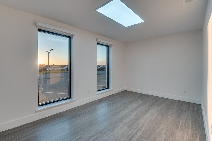 More Photos Of 6550 Lemmon Ave, Dallas Storefront Retail Office For Lease