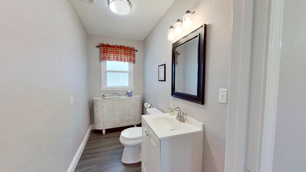 More Photos Of 616 S Sturgeon St, Montgomery City Office Residential For Sale