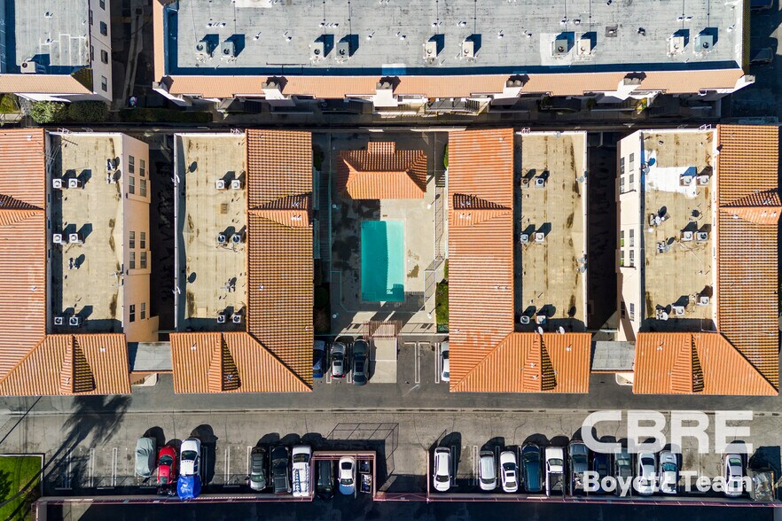 More Photos Of 18621 Saticoy St, Reseda Apartments For Sale