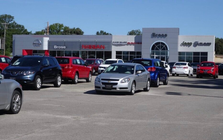 More Photos Of 813 S Parkway St, Corinth Auto Dealership For Sale