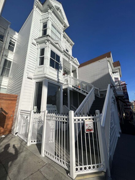 More Photos Of 582 Castro St, San Francisco Storefront Retail Office For Lease