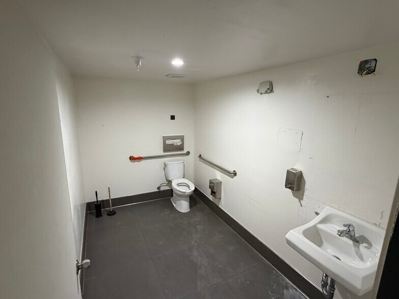 More Photos Of 2092 Concourse Dr, San Jose General Retail For Sale