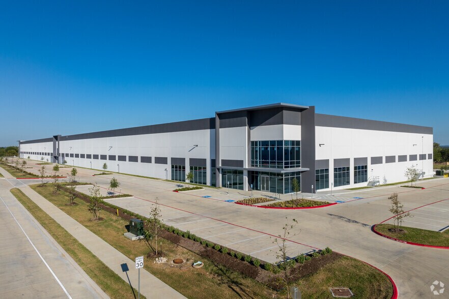 More Photos Of 194 Commerce Center Dr, Buda Unknown For Lease