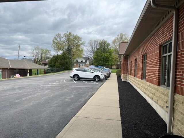 More Photos Of 3747 W Fork Rd, Cincinnati Medical For Lease