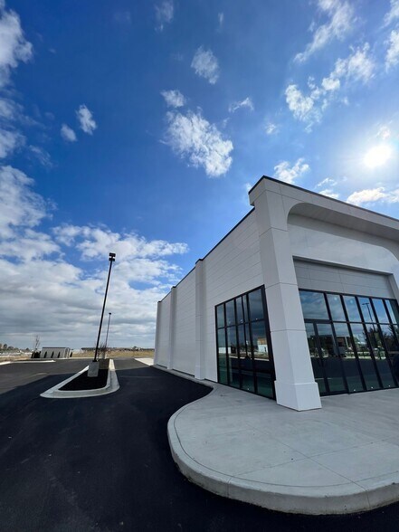 More Photos Of 1223 Hirschland Rd, Evansville Storefront Retail Office For Lease