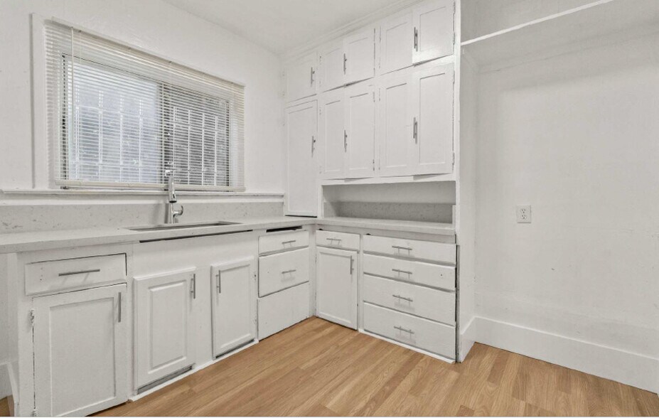 More Photos Of 2506 S Budlong Ave, Los Angeles Apartments For Sale