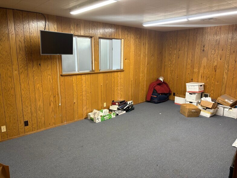 More Photos Of 2077-2081 Edison Ave, San Leandro Warehouse For Sale