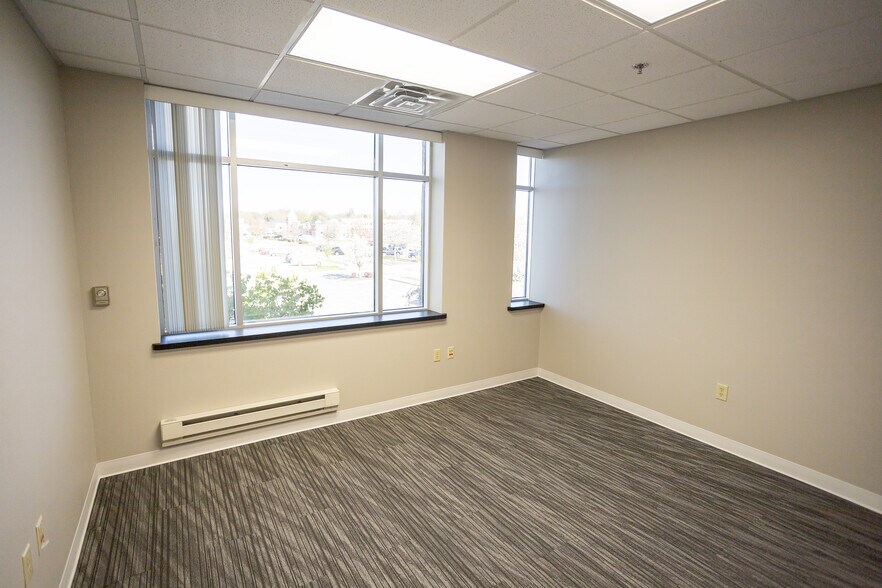 More Photos Of 19105 W Capitol Dr, Brookfield Medical For Lease