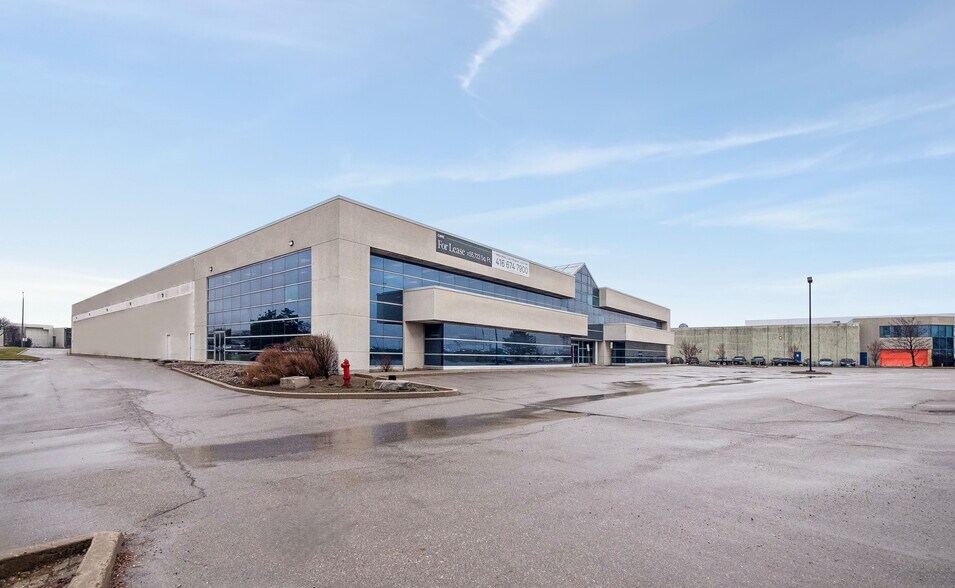 More Photos Of 2800 Matheson Blvd E, Mississauga Warehouse For Lease