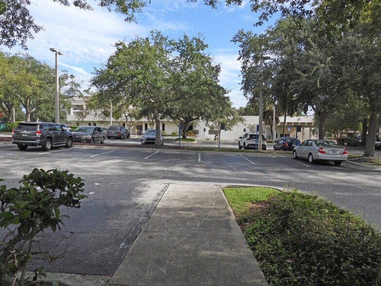 More Photos Of 505 Brevard Ave, Cocoa Bank For Lease