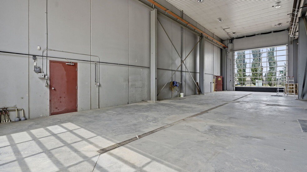 More Photos Of 490 South Ave, Spruce Grove Manufacturing For Sale