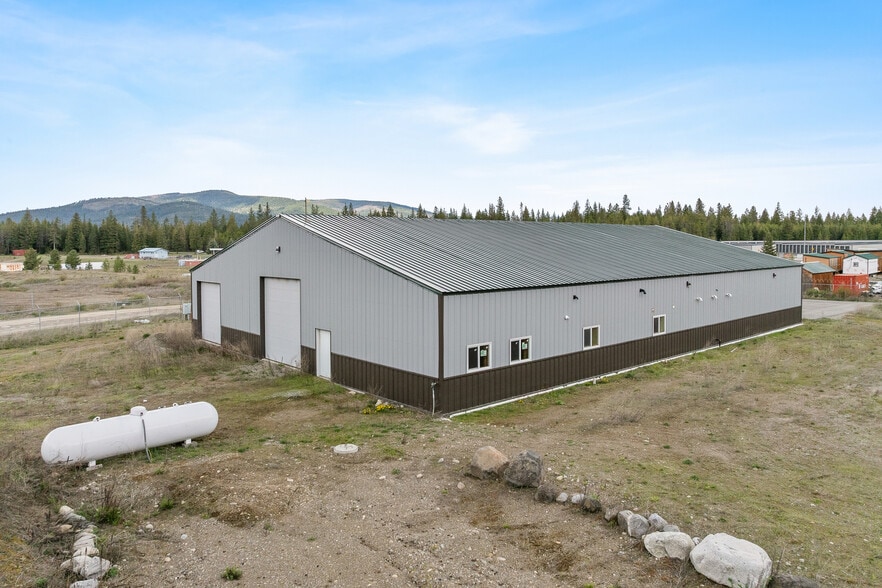 More Photos Of 275 Industrial Park Ave, Spirit Lake Warehouse For Sale