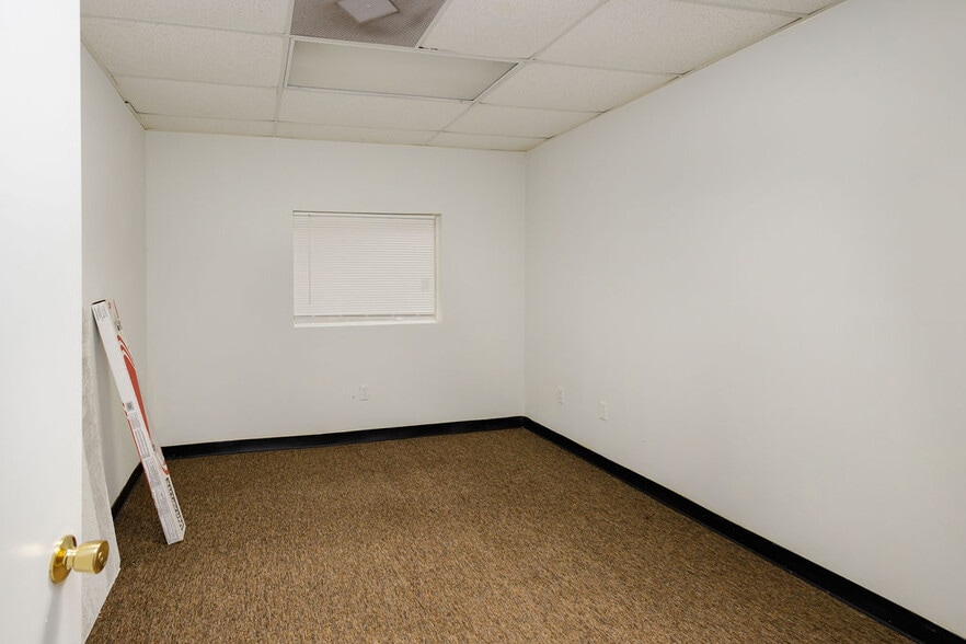 More Photos Of 2520 Hansrob Rd, Orlando Light Manufacturing For Lease