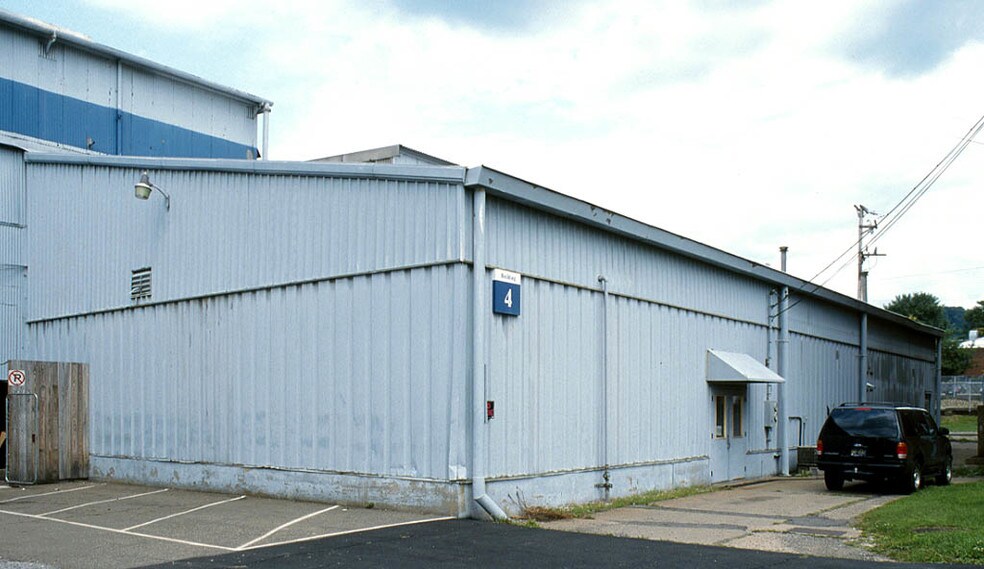 More Photos Of 2301 Duss Ave, Ambridge Warehouse For Lease