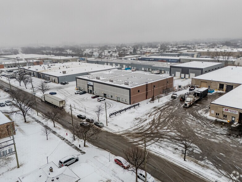 More Photos Of 596 Rennie St, Hamilton Warehouse For Lease